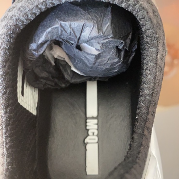 Alexander McQueen designer trainers. - Picture 3 of 8